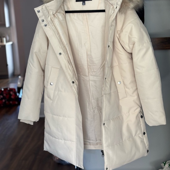 NWOT-Size M-Vero Moda Women's Cream Puffer Jacket with Faux Fur Hood - Picture 3 of 6